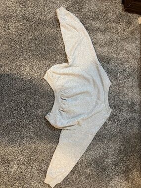 Universal Thread Light Gray Cropped Sweatshirt